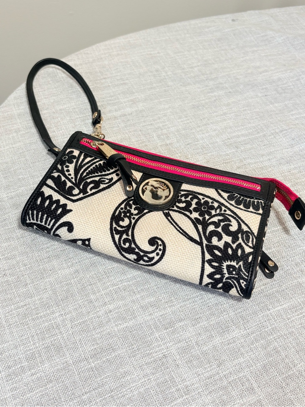 Spartina 449 Black & Cream Scroll Wristlet with Hot Pink Zipper